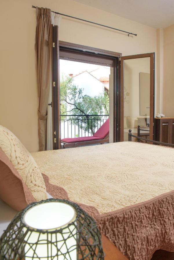 Dili Apartments Ierissos Exterior foto