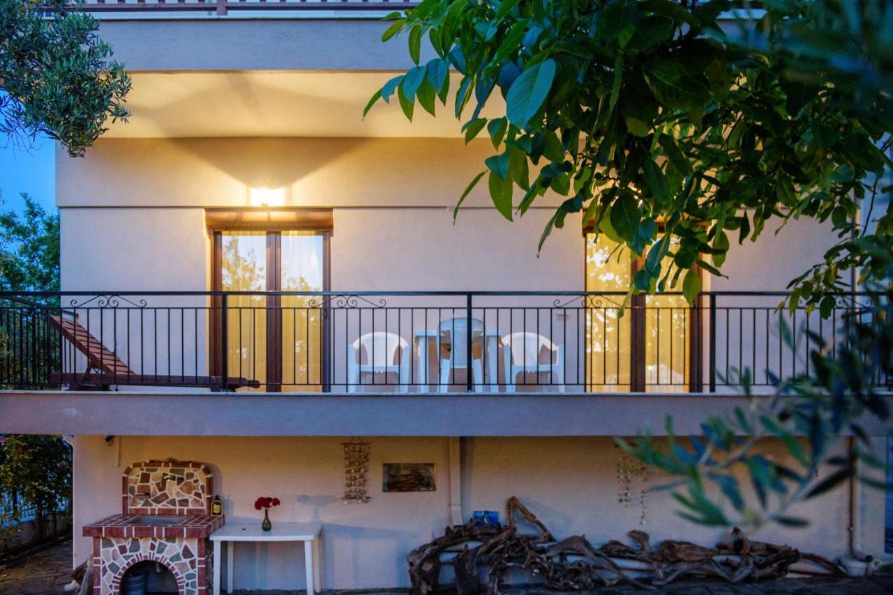 Dili Apartments Ierissos Exterior foto